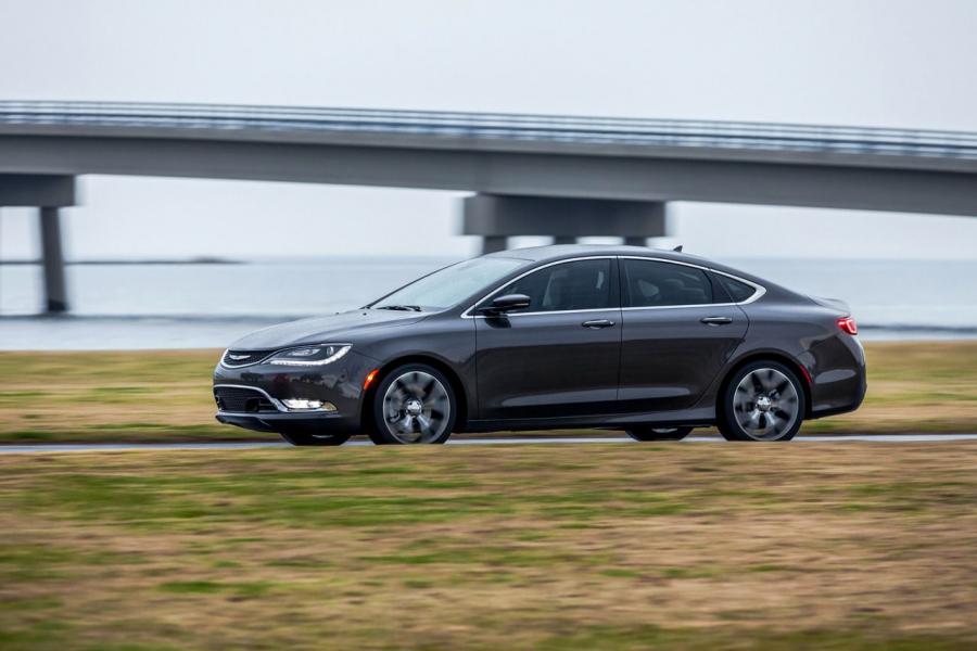  Chrysler 200 2015 года  (фото 14 из 207)